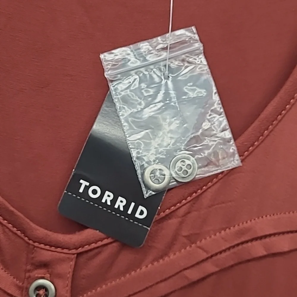 TORRID Sleeveless Pintuck Faux Button-Front Tunic Top - 5X - Picture 7 of 7